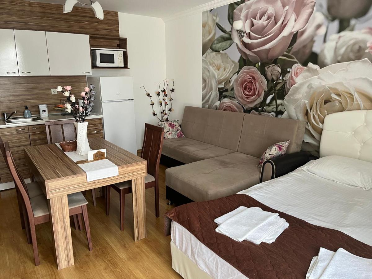 Apart Sweet Homes 5 - Apartments For Guests Napospart Kültér fotó